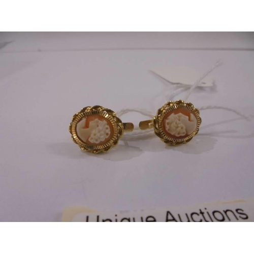 1008 - A pair of 18ct gold cameo set earrings, 4.2 grams.