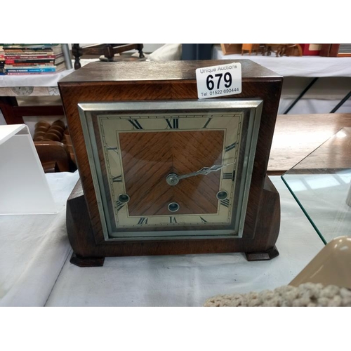 679 - AN oak mantle clock.