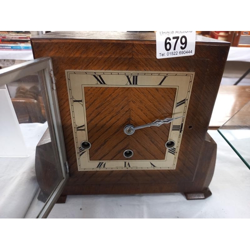 679 - AN oak mantle clock.