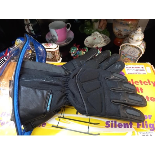 728 - 3 sets of motorcycle gloves by RST, Akito etc, appear new in bags