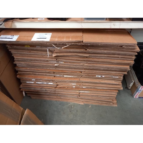 754 - A large quantity of used heavy duty cardboard boxes, various sizes, 61cm x 45cm x 45cm and 49cm x 29... 