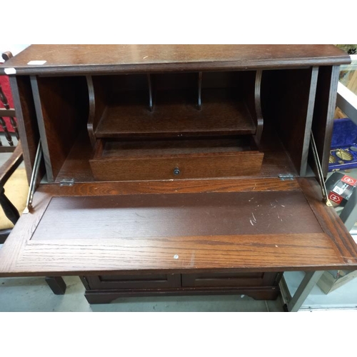 807 - A 1950's oak bureau