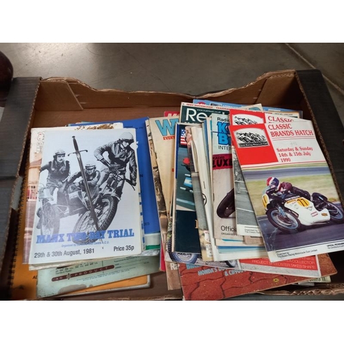 824 - A good selection of vintage motorcycle racing programmes including Manx Grand Prix, Brands Hatch Cla... 