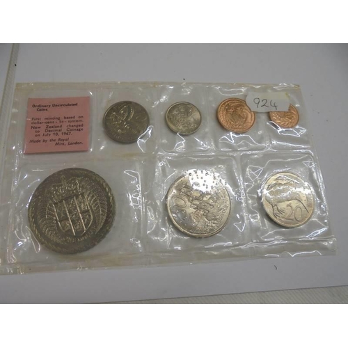 1177 - A Souvenir set of decimal coins from the first minting in 1967 by the Royal Mint for the New Zealand... 