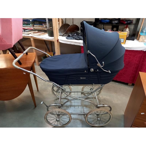 828 - A vintage Marmet 1970's babies pram