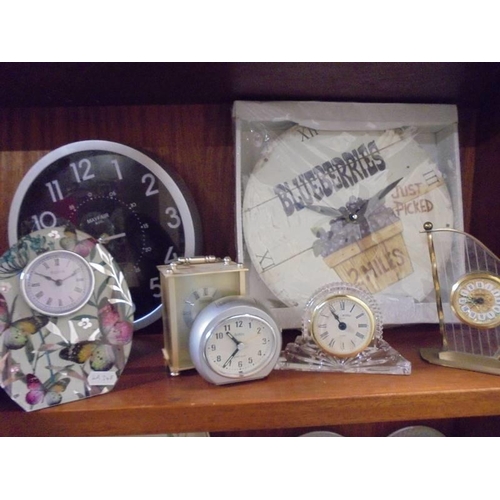 576 - A mixed lot of clocks.