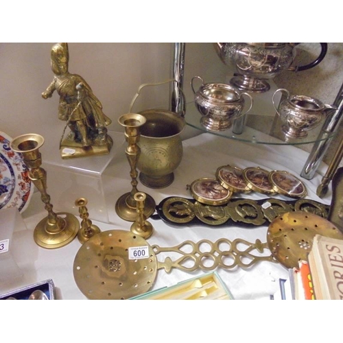 600 - A mixed lot of brass ware including candlesticks, skimmers, horse brasses etc.,