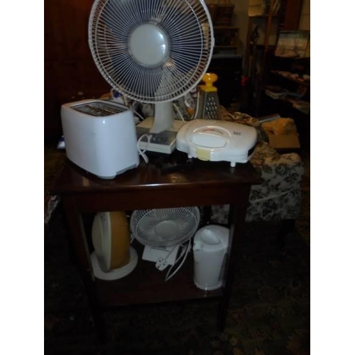 527 - Two fans, toaster, kettle, sandwich toaster etc., COLLECT ONLY.