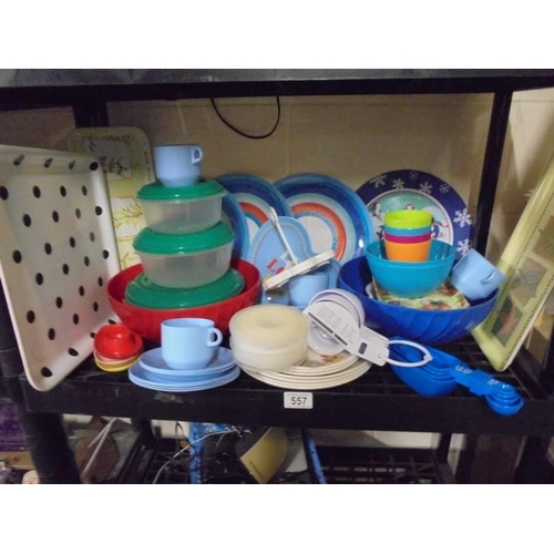 557 - A mixed lot of picnic ware.