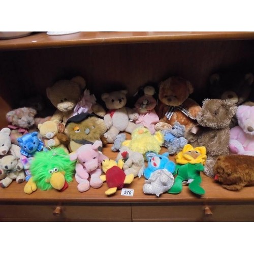 570 - A mixed lot of soft toys.