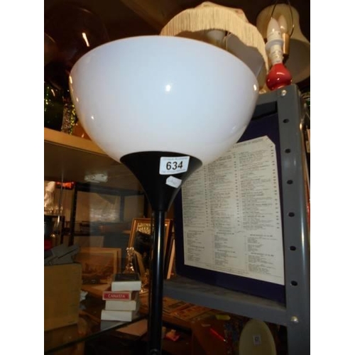 634 - An uplighter floor standing lamp. COLLECT ONLY.