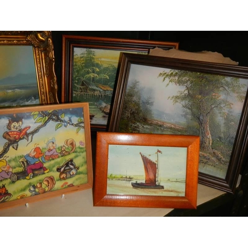 692 - A mixed lot of framed and glazed prints. COLLECT ONLY.