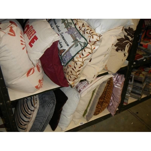 694 - Two shelves of good cushions. COLLECT ONLY.