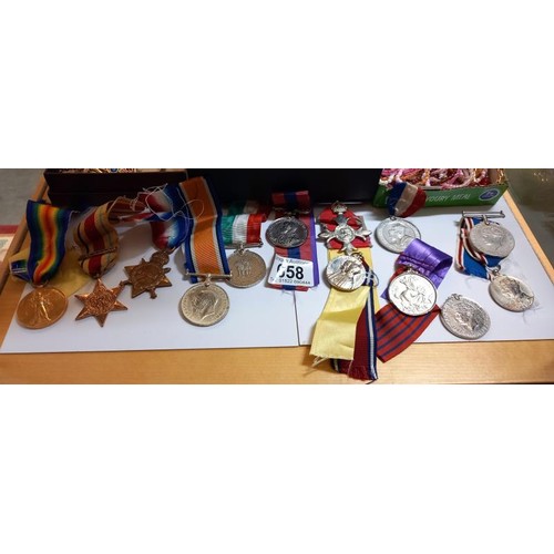 658 - A mixed lot of medals.