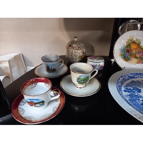 613 - 2 shelves of miscellaneous china including blue willow cups and saucers etc