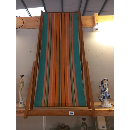 628 - A vintage deckchair