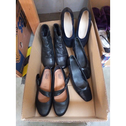 645 - Ladies shoes, size 5  and 4.5 plus pair of slippers