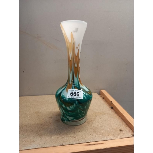 666 - An art glass vase