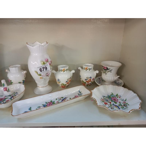 679 - A quantity of Aynsley china & 2 pieces of Wedgwood