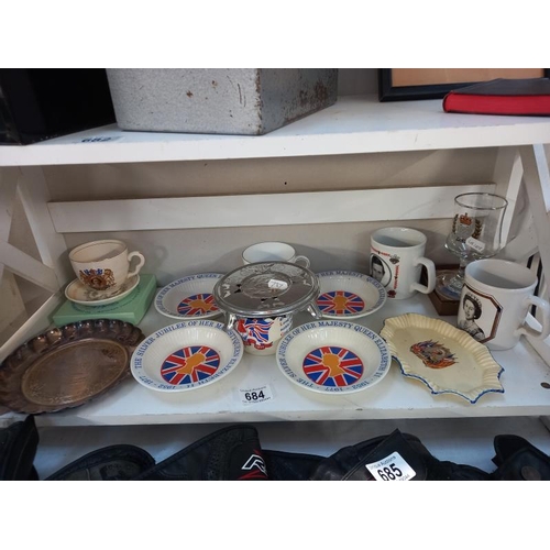 684 - A mixed lot of Royalty items including teapot stand & Silver Jubilee dishes etc.