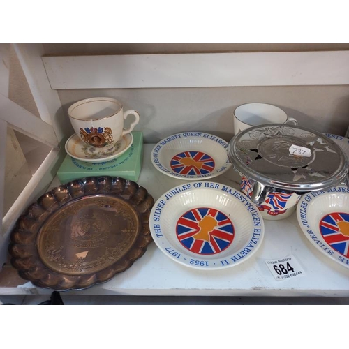 684 - A mixed lot of Royalty items including teapot stand & Silver Jubilee dishes etc.