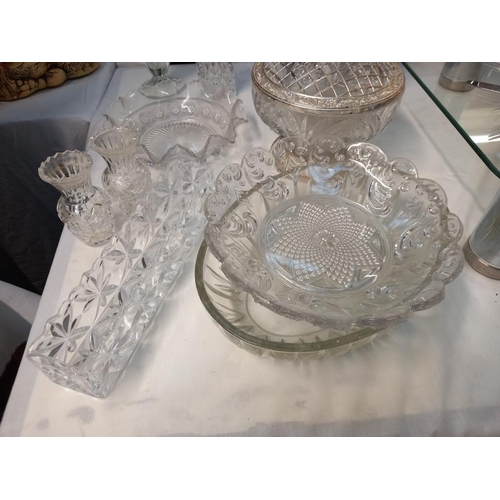 687 - A quantity of glassware including posy bowl