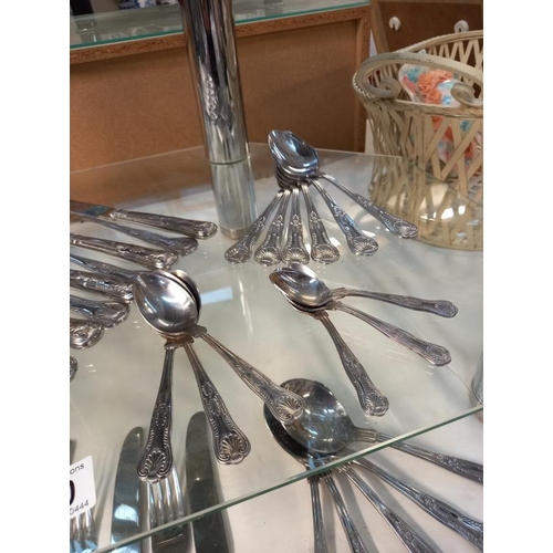 690 - A quantity of Kings pattern cutlery 6 large knives & forks, 5 small knives & forks, 6 dessert spoons... 