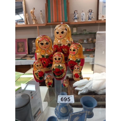 695 - A Russian Doll (8 pieces)