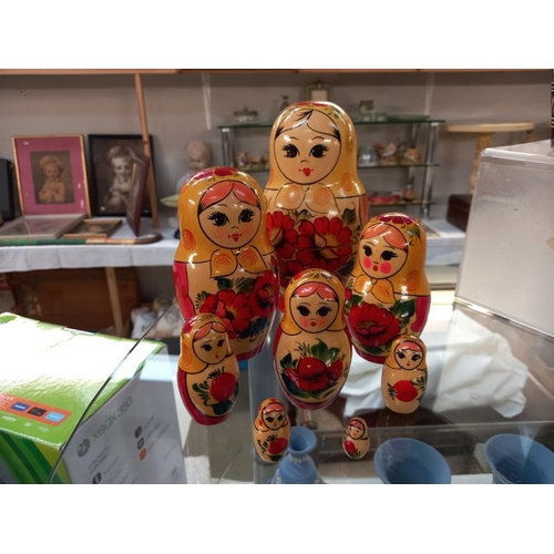 695 - A Russian Doll (8 pieces)