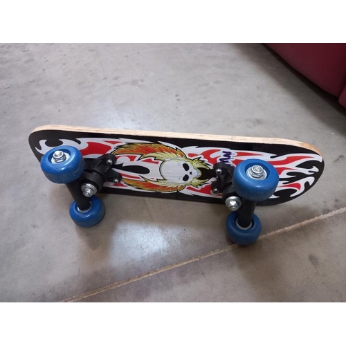 738 - A Skulls skateboard