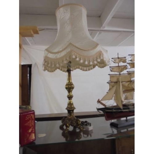 1294 - An ornate table lamp with shade. COLLECT ONLY.