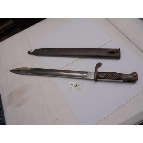 1189 - An early 20th century bayonet marked W17.