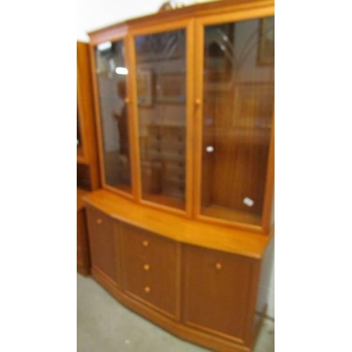 924 - A superb quality glazed top triple door display cabinet. COLLECT ONLY