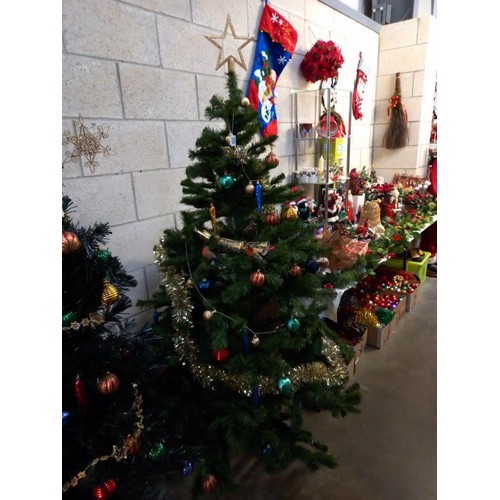 922 - A 6 foot Christmas tree with decorations. COLLECT ONLY