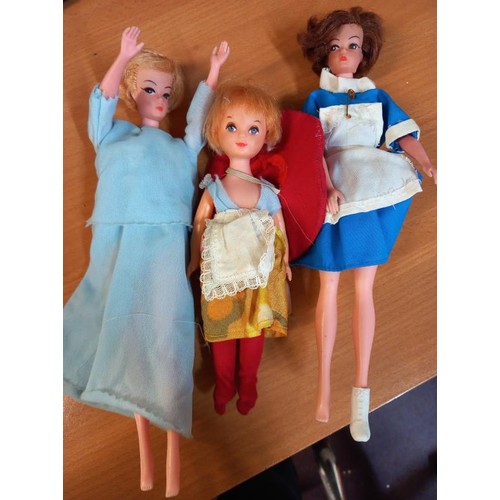 726 - A box of Sindy/Barbie STYLE/type Dolls with clothing