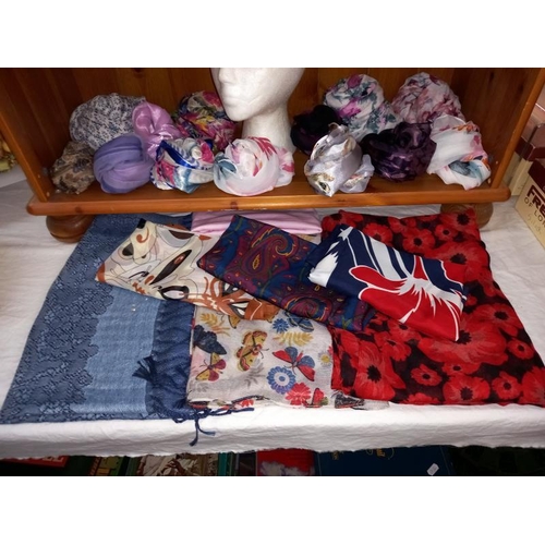 108 - A good selection of vintage ladies scarves (heads not included)