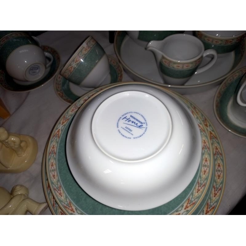 119 - A Wedgwood Aztec dinner service