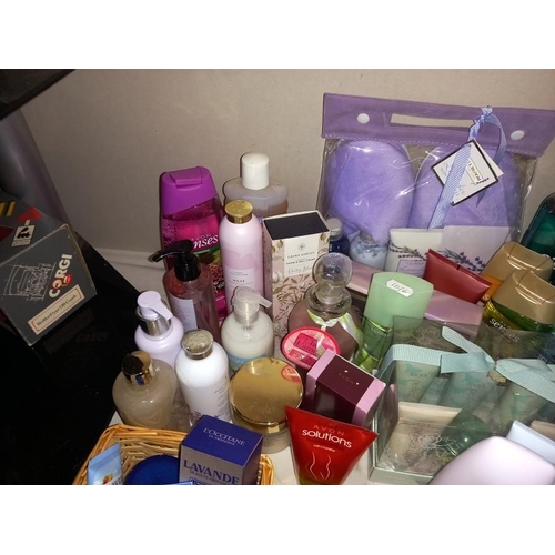 17 - A large selection of ladies toiletries etc