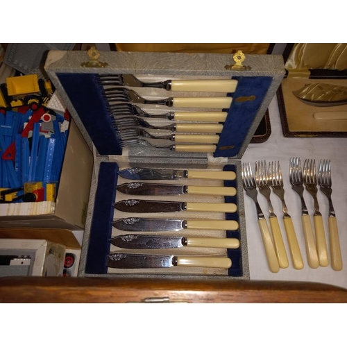 26 - 4 case cutlery sets including fish knives and forks and Italian spoons