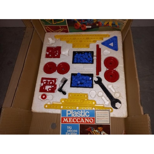 52 - A boxed vintage plastic Meccano and Denys Fisher potters wheel