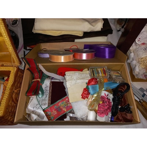 83 - A good lot of vintage sewing items including cotton reels, large tin of buttons etc