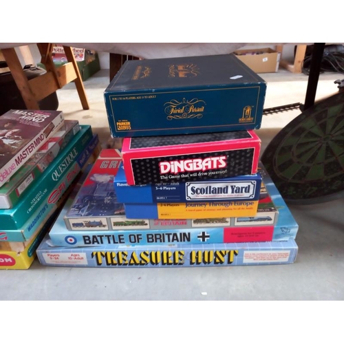 96 - A large collection of vintage board games etc, all unchecked