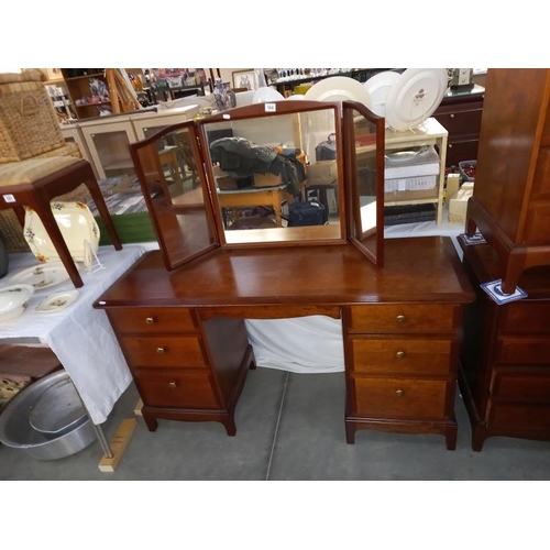 164 - A solid mahogany triple mirror backed dressing table with brass knobs (COLLECT ONLY)