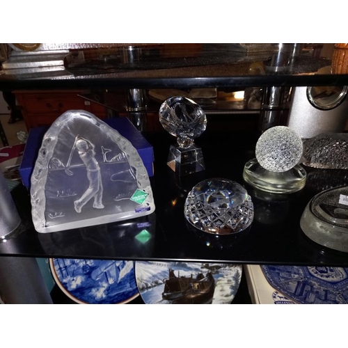 173 - A good selection of golf related glass paperweights & trophies