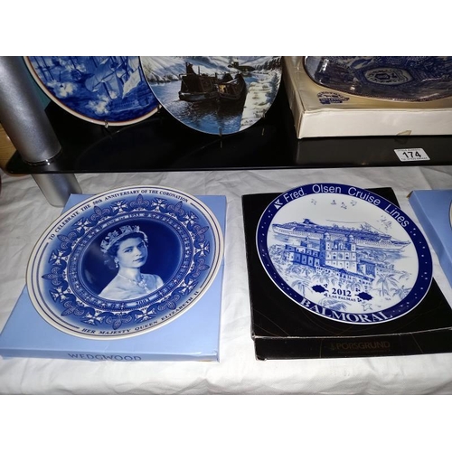 174 - A selection of blue & white cabinet collectors plates