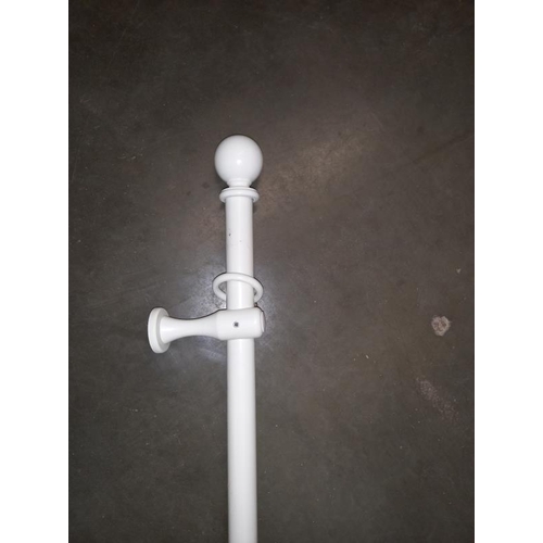 202 - A curtain pole, 222cm long (COLLECT ONLY)