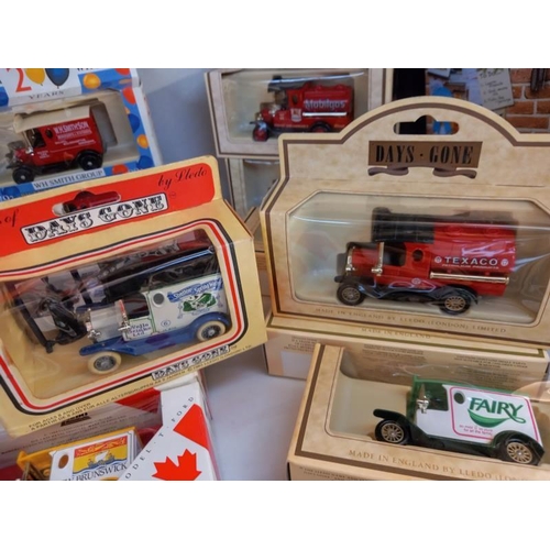 221 - 29 boxed die cast model vans, mostly Lledo including Vanguard Morris minor traveller