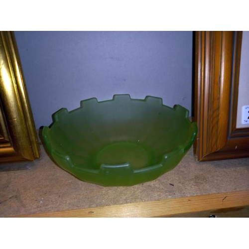 237 - A vintage green glass jug & bowl