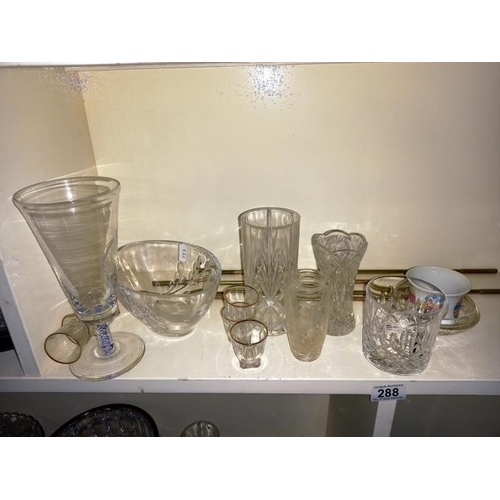 288 - A large quantity of miscellaneous vintage glass including bowls, cake stands & tankards etc. (4 shel... 