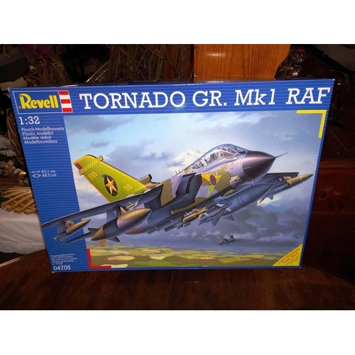 390 - Boxed Revell 1/32 scale no 04705 RAF Tornado GR Mk1 and no 04284 BAE Hawk T 1a red arrows contents s... 